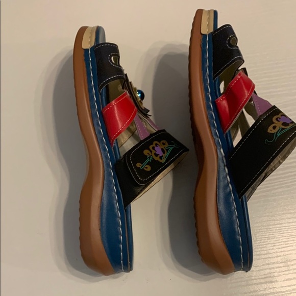 Women’s Sandals - Picture 2 of 5